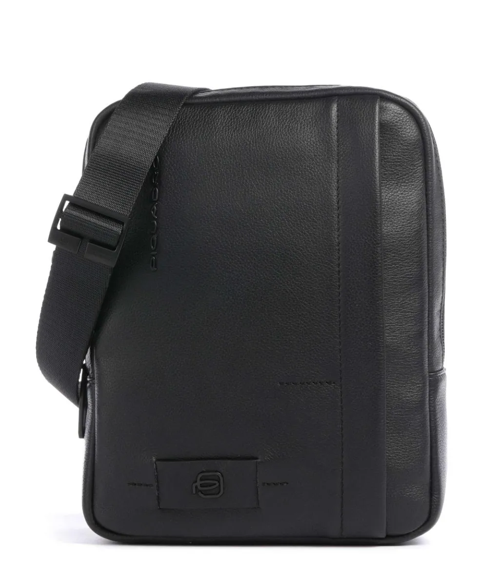 W137 Crossbody bag grained cow leather black