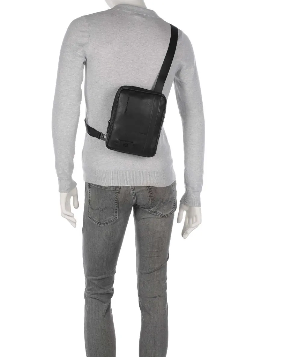 W137 Crossbody bag grained cow leather black