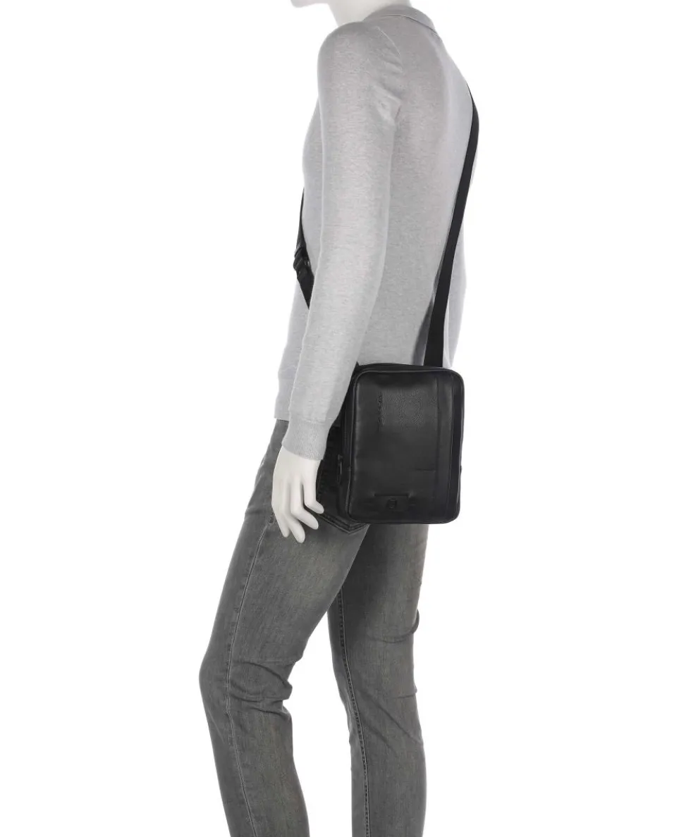 W137 Crossbody bag grained cow leather black