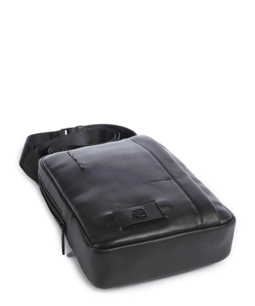 W137 Crossbody bag grained cow leather black