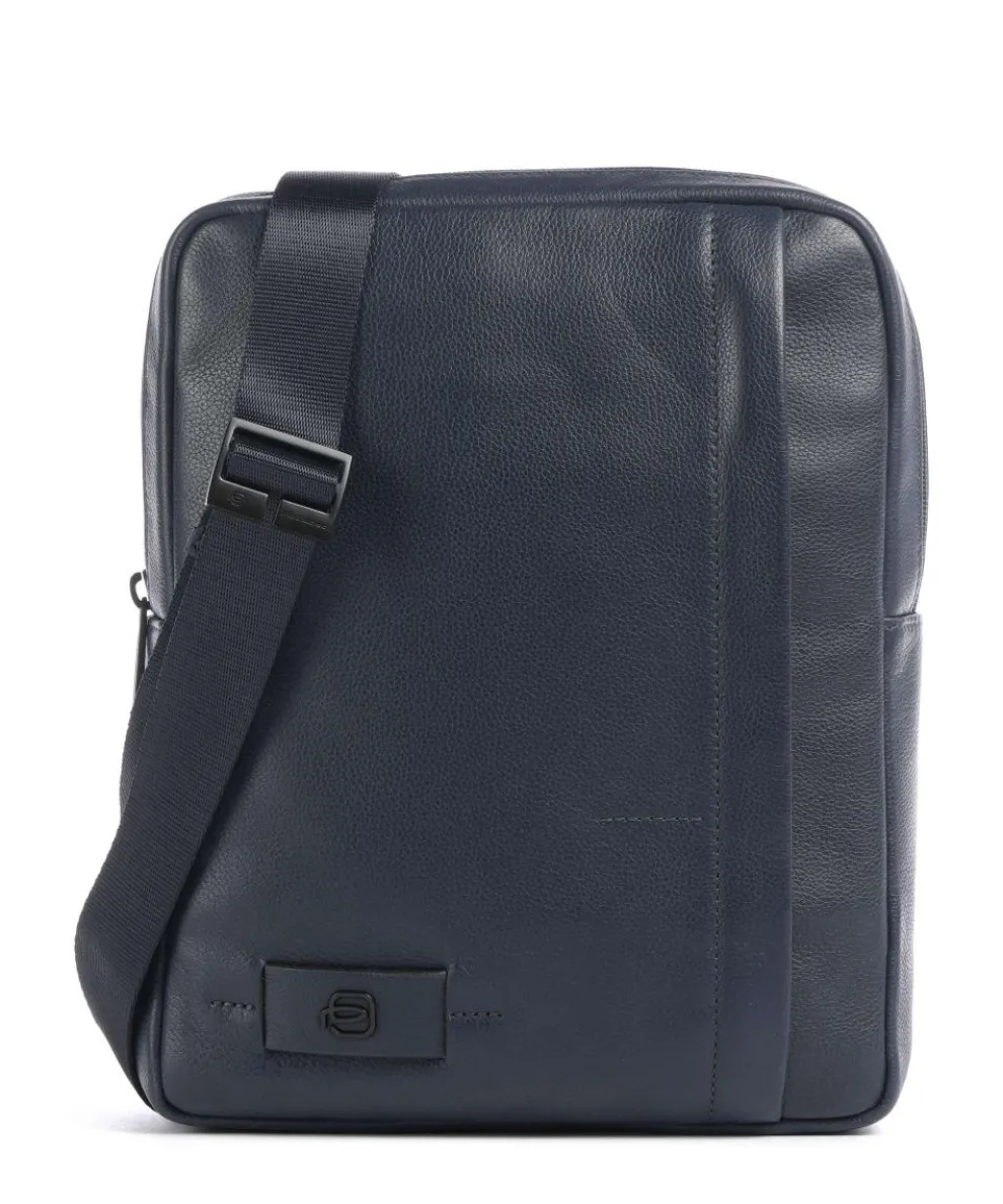 W137 Crossbody bag grained cow leather dark blue