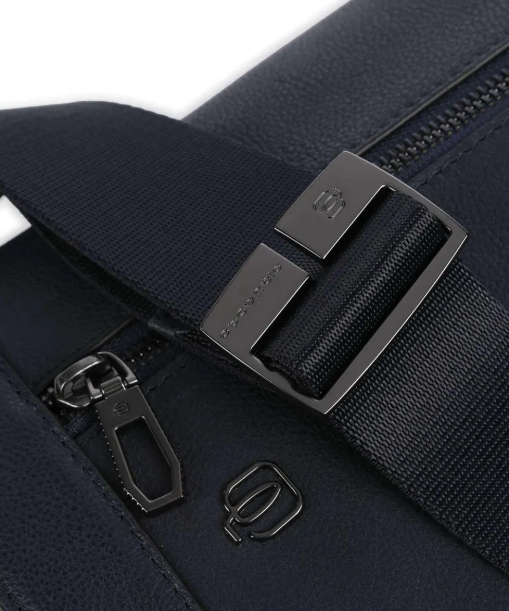 S134 Messenger bag grained cow leather navy