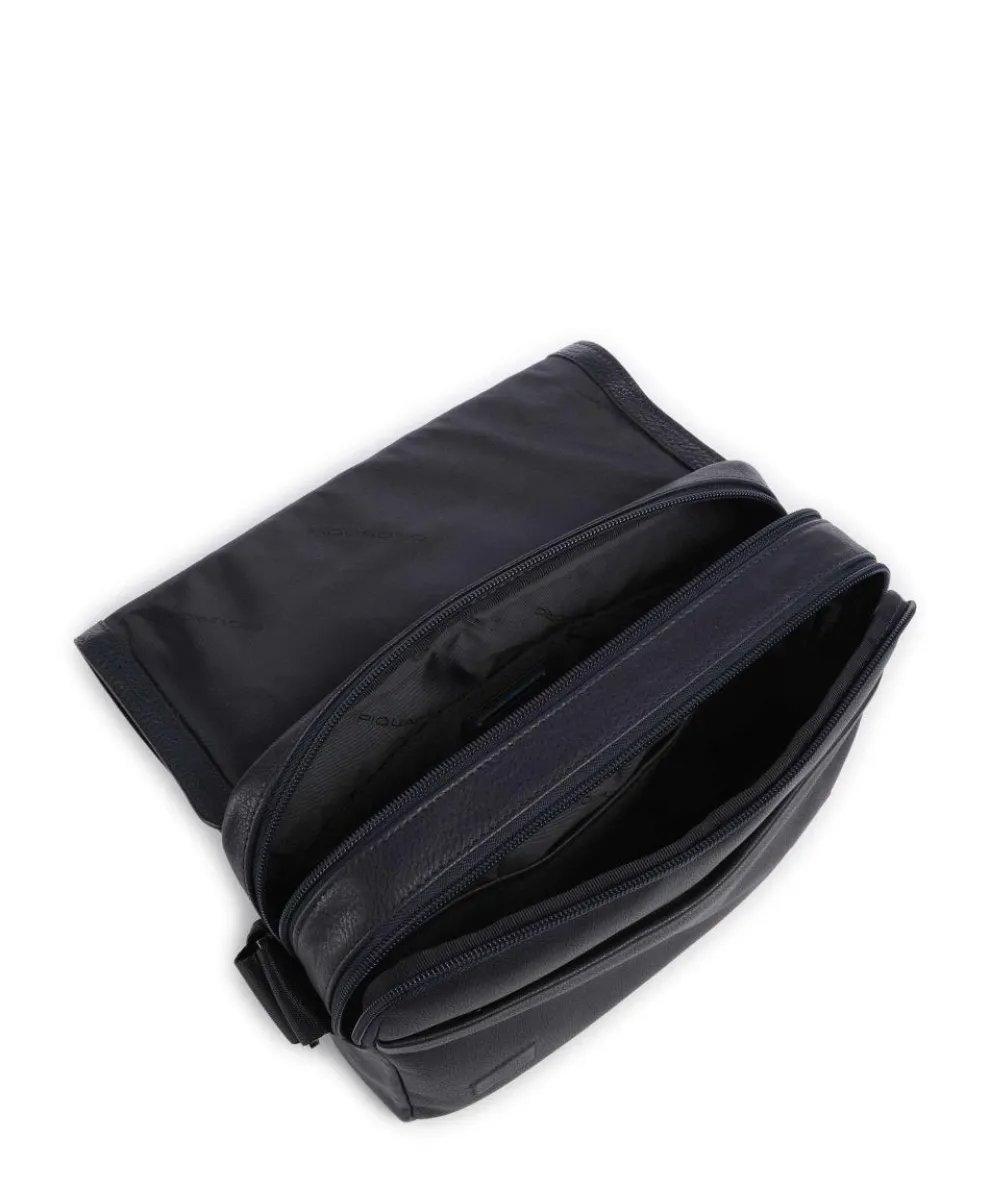 S134 Messenger bag grained cow leather navy