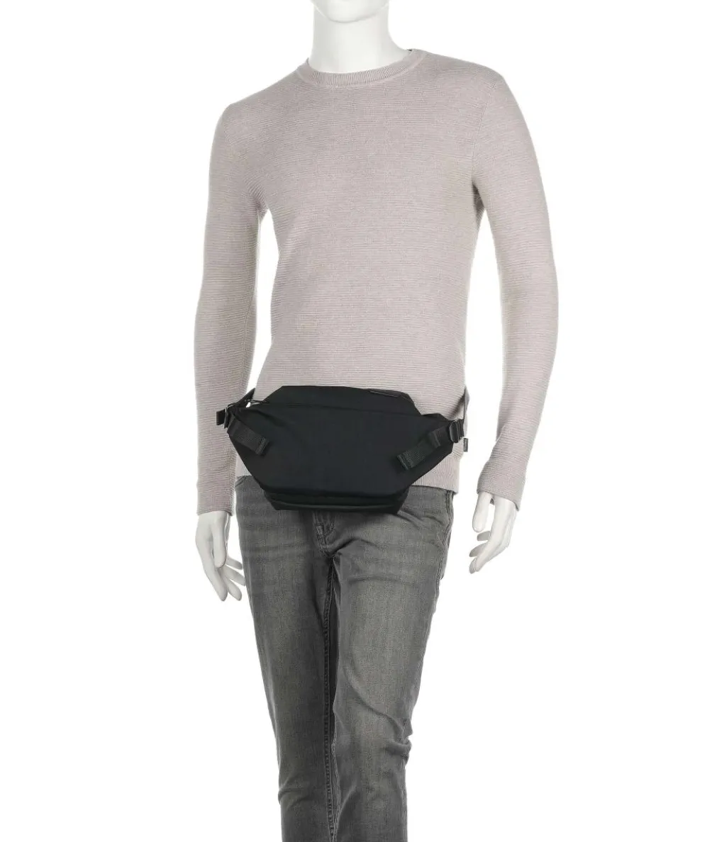 Smooth Isarau Small Fanny pack nylon black