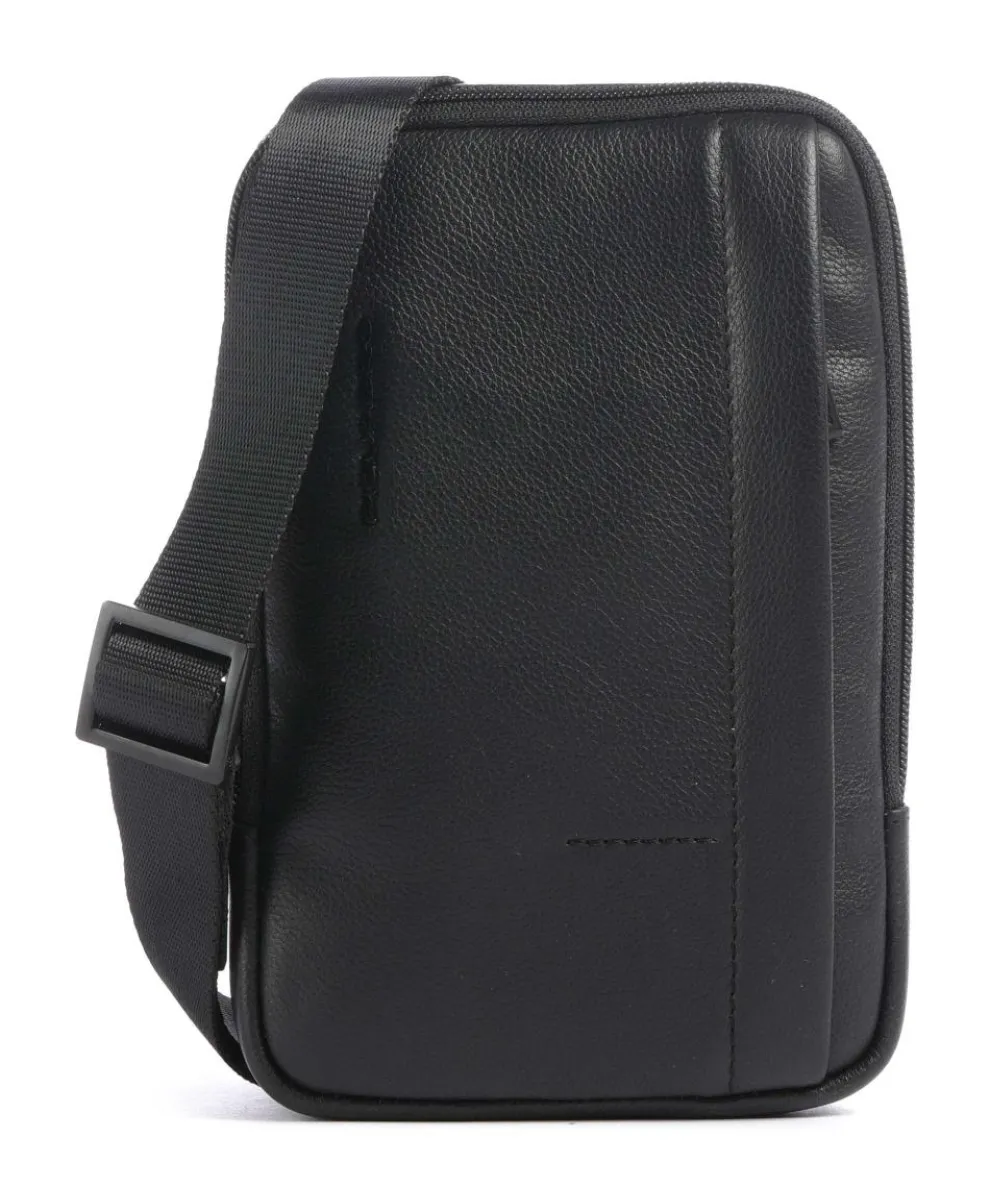 W137 Crossbody bag grained cow leather black