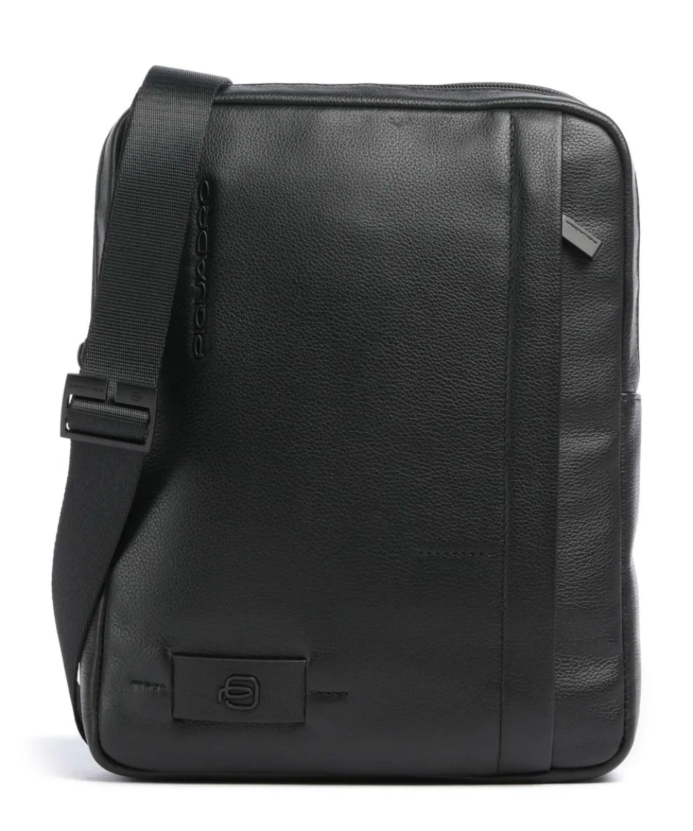 W137 Crossbody bag grained cow leather black