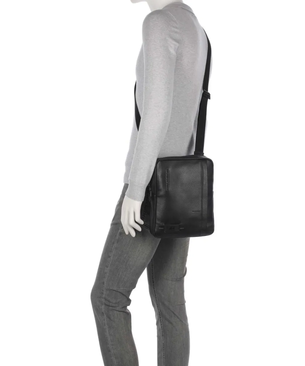 W137 Crossbody bag grained cow leather black
